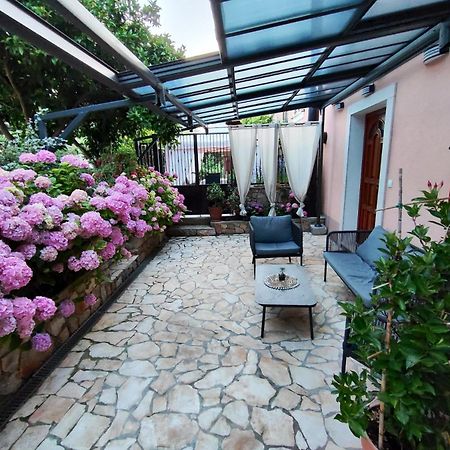 Vacation House Orange Veli Lošinj Exteriör bild