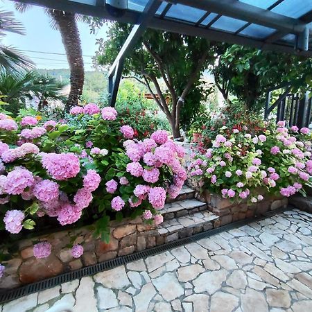 Vacation House Orange Veli Lošinj Exteriör bild