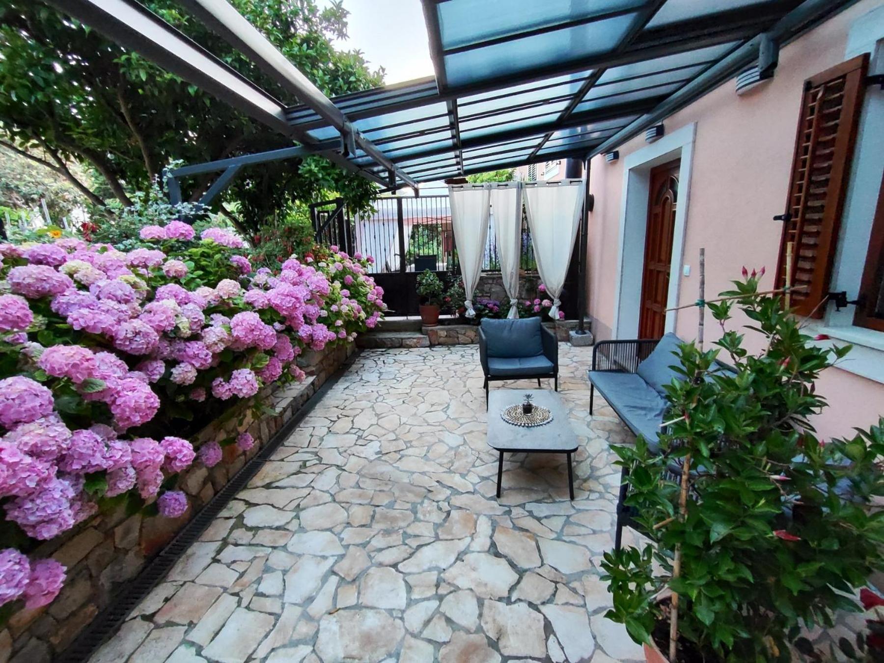 Vacation House Orange Veli Lošinj Exteriör bild