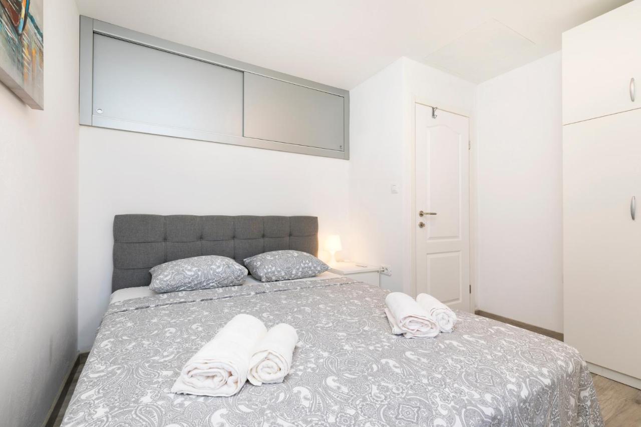 Vacation House Orange Veli Lošinj Exteriör bild