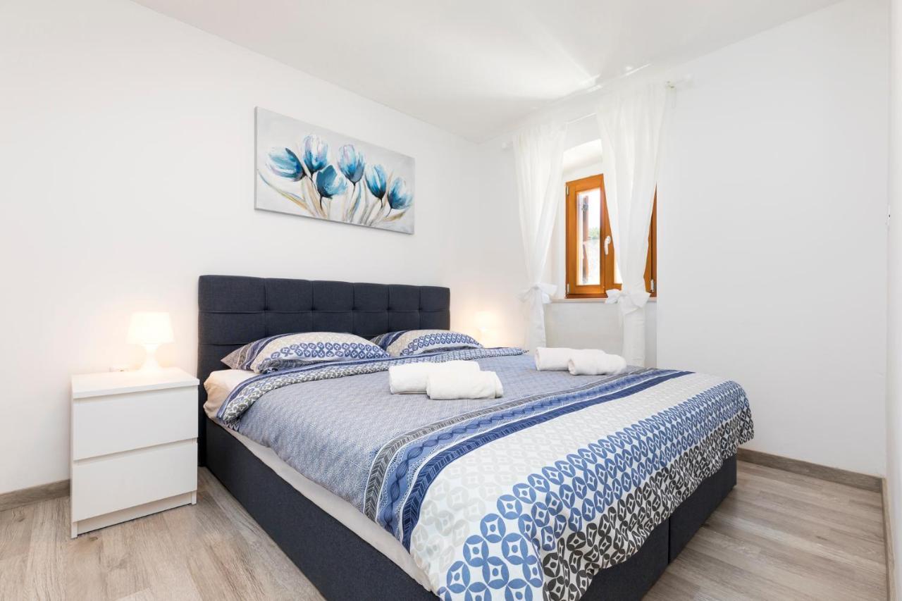 Vacation House Orange Veli Lošinj Exteriör bild