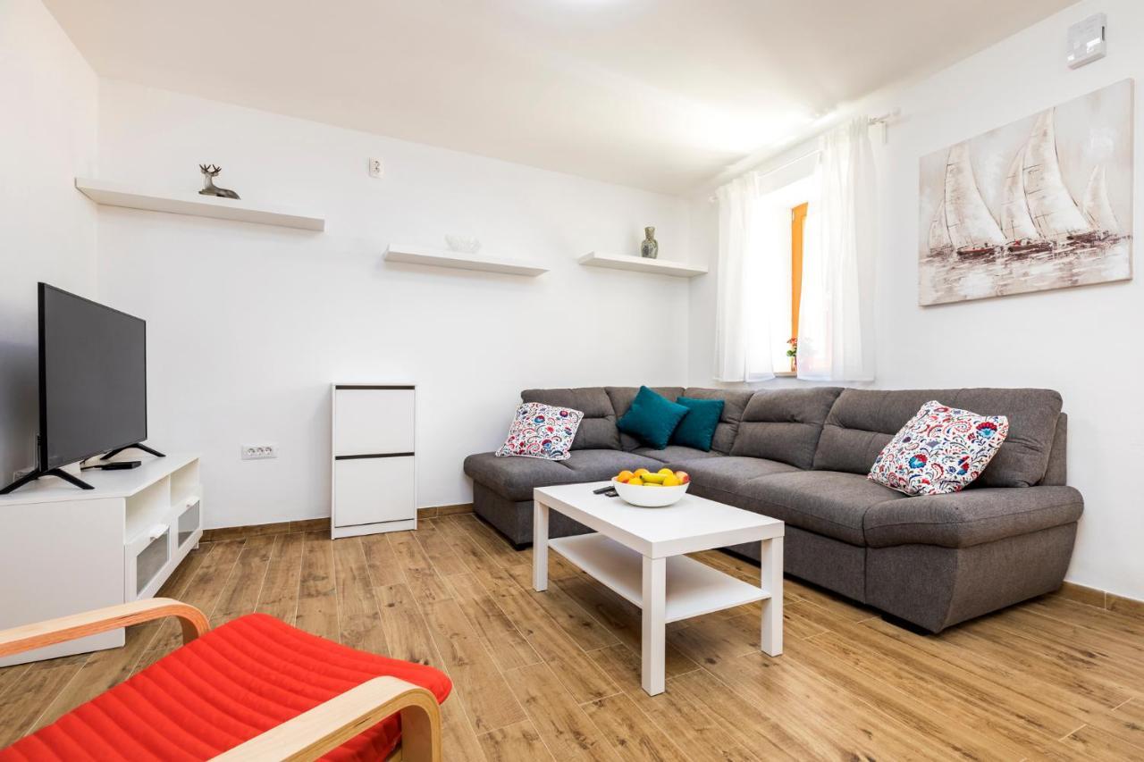 Vacation House Orange Veli Lošinj Exteriör bild