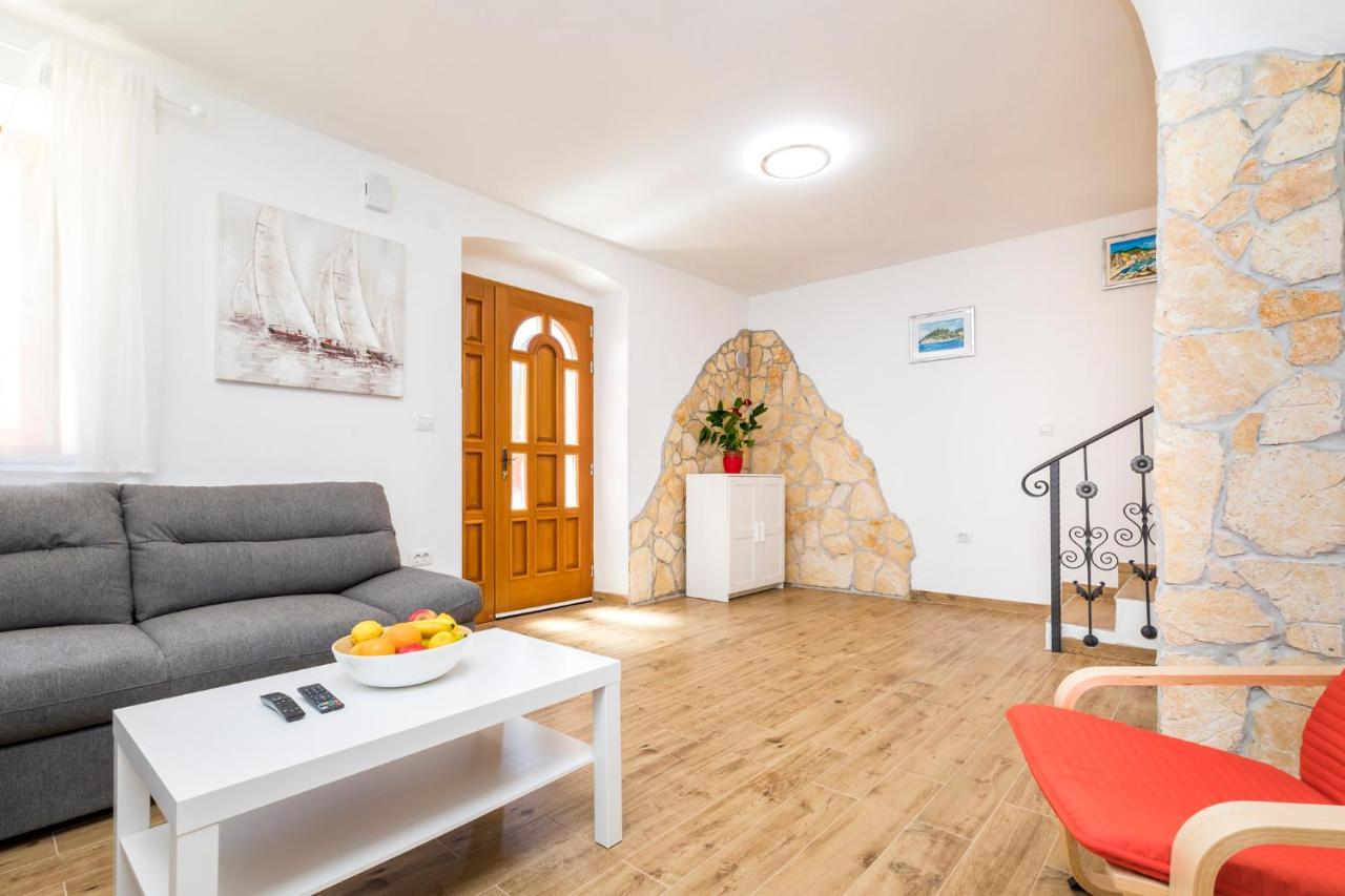 Vacation House Orange Veli Lošinj Exteriör bild